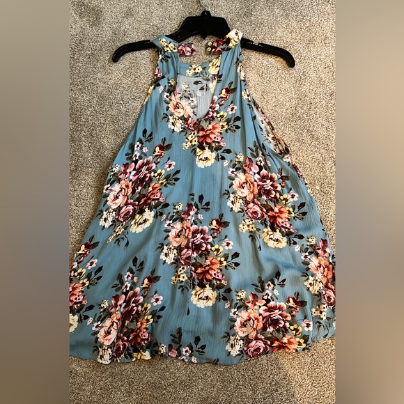 Halter Shirt - Picture 2 of 2